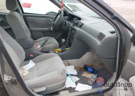 2001 Toyota Camry Le z USA, uszkodzony, nr VIN 4T1BG22K31U058656